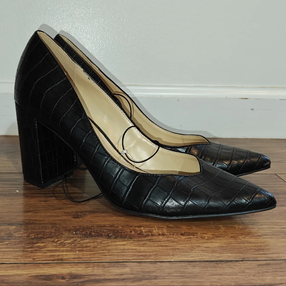 Liz Claiborne Black Pumps Women's 11 Office Heels Reptile Embossed‎ Faux Leather